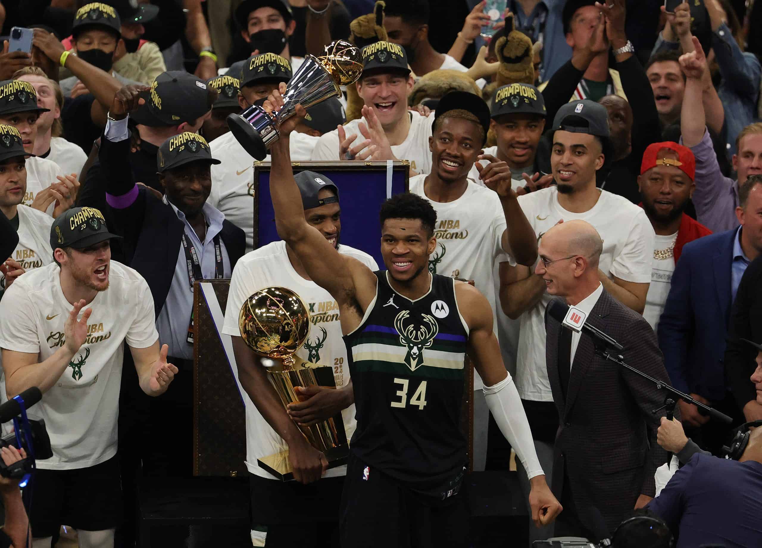 Finały NBA 2021: Milwaukee Bucks mistrzem NBA po pół wieku! Wielki Giannis Antetokounmpo z tytułem MVP