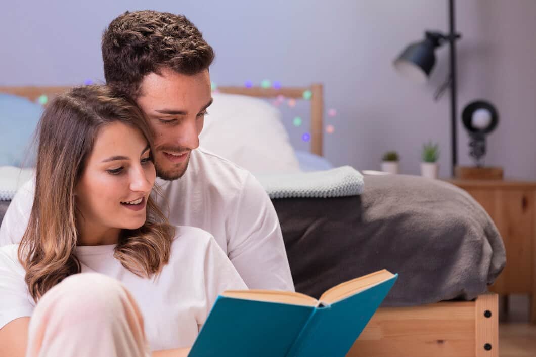 Jak książki o miłości mogą pomóc w budowaniu szczęśliwego związku?